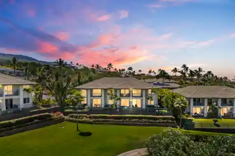 Upper-Level Furnished Unit with Beautiful Views