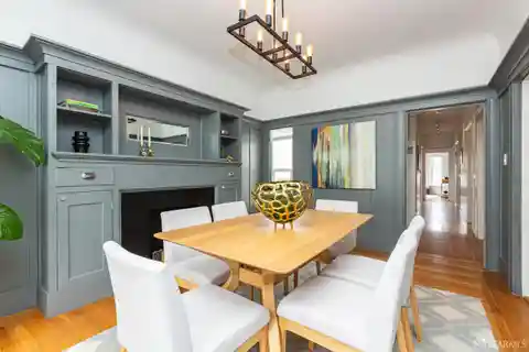 House-like Condominium in the Heart of the City