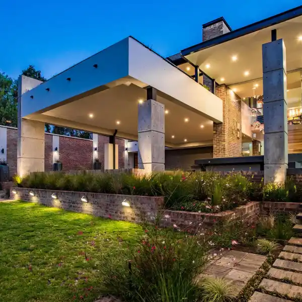 MAJESTIC HOME OF GREAT PROPORTIONS