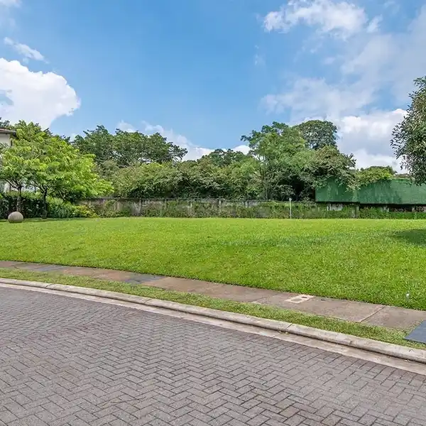 GARDEN LOT IN LA HACIENDA 