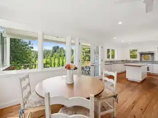 Charming Farmhouse in West Dry Creek