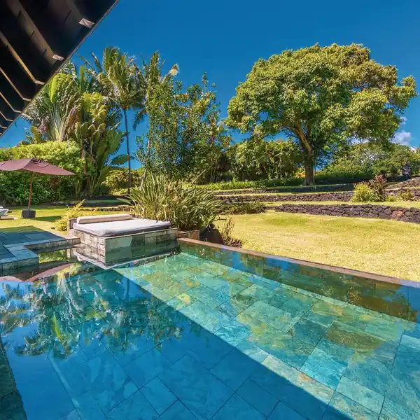 LUXURIOUS GARDEN VILLA OVERLOOKING A WORLD-CLASS GOLF COURS