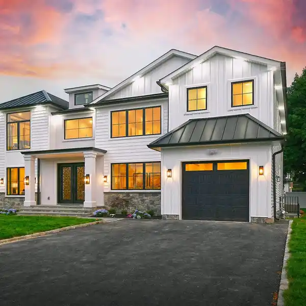 MASTERFULLY CRAFTED COLONIAL PERFECTLY POSITIONED MID-BLOCK