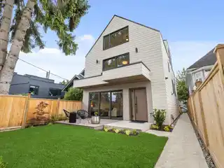 Stylish Half Duplex in a Vibrant Neighborhood