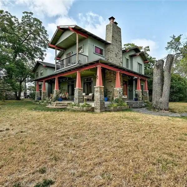 RARE GEM IN UNBEATABLE LOCATION