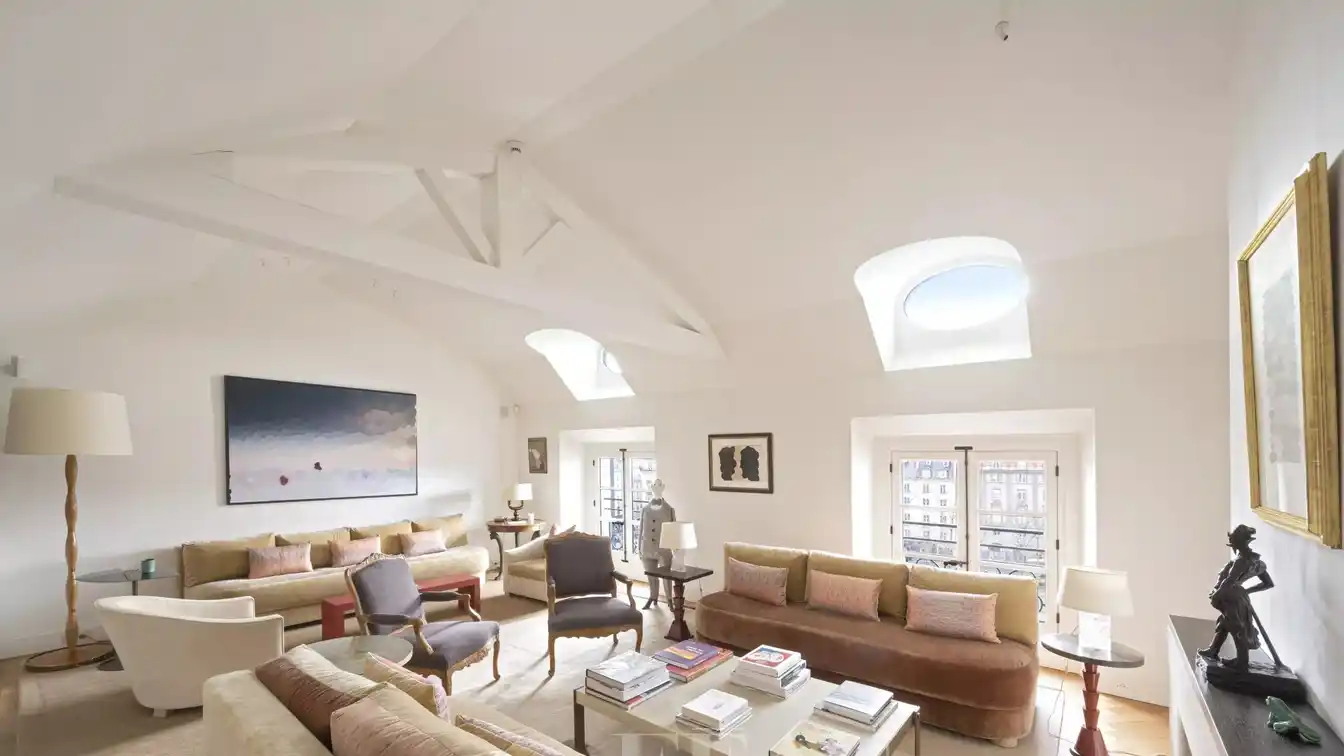 Exceptional Townhouse on the Banks of the Seine