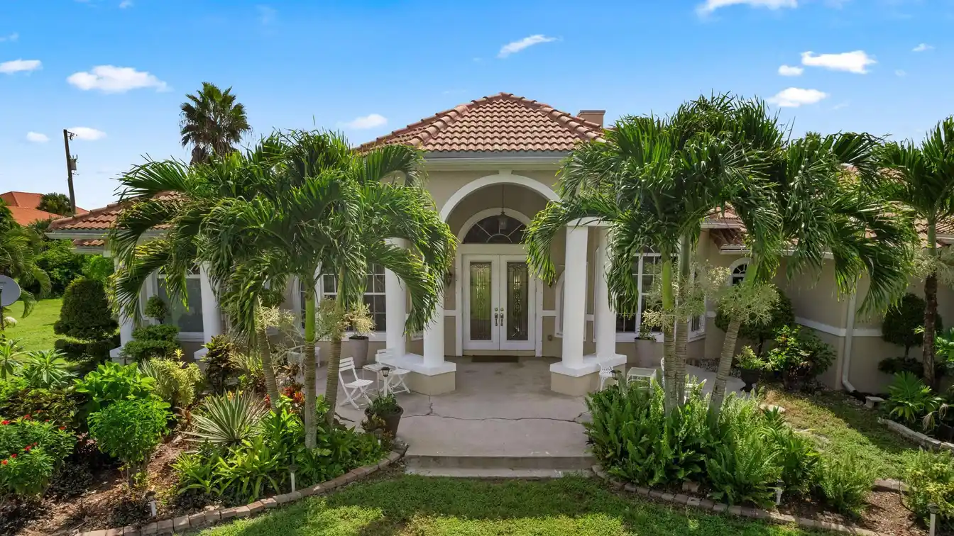 Well-maintained Home in a Beautiful Equestrian Community