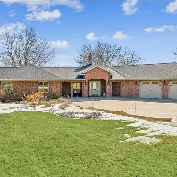 BREATHTAKING PROPERTY ON BRIGGS LAKE