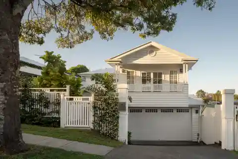 Beautiful Brand New Residence on a Premier Street
