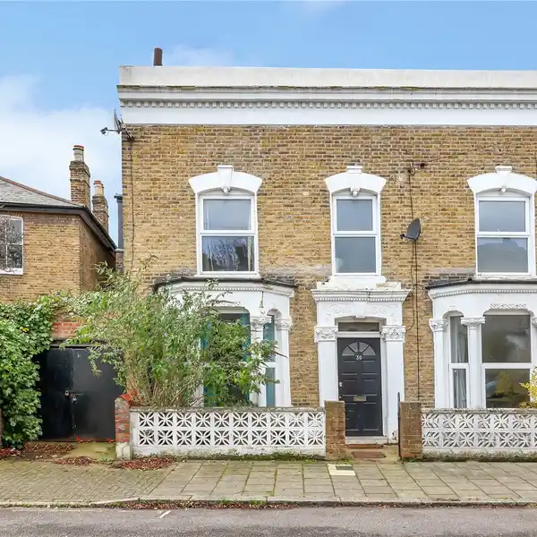IMPECCABLE FOUR BEDROOM HOME IN CENTRAL BRIXTON LOCATION