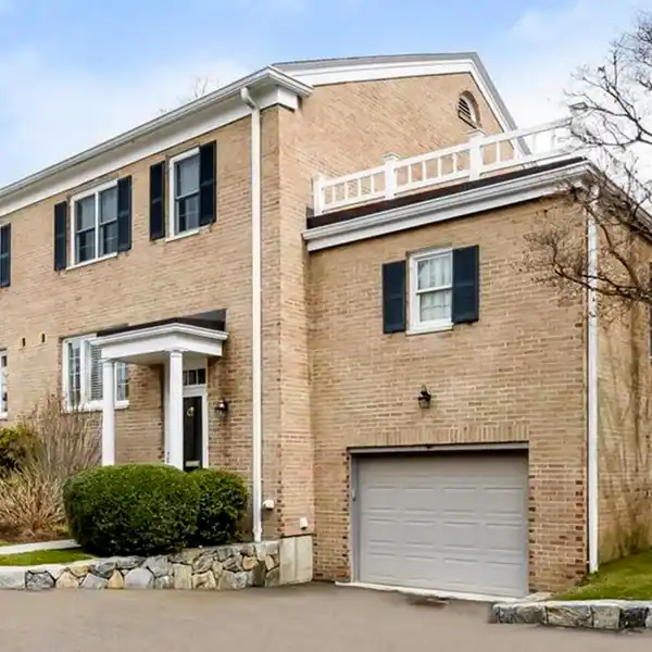 NEWLY RENOVATED MOVE-IN READY CONDO