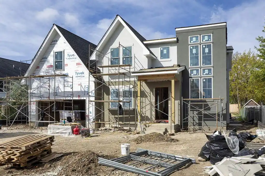 Fabulous New Construction in Prime Highlands Location