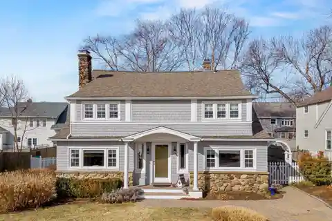 Magnificent Nantucket Colonial in the Heart of Pine Orchard