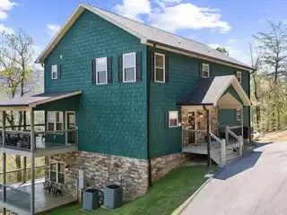 A Masterful Blend of Luxury and Nature