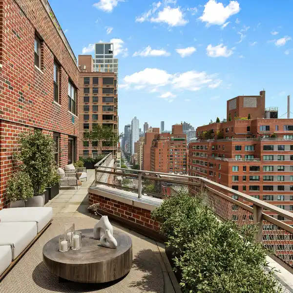 EXCEPTIONAL SUN-SOAKED APARTMENT IN GRAMERCY NORTH