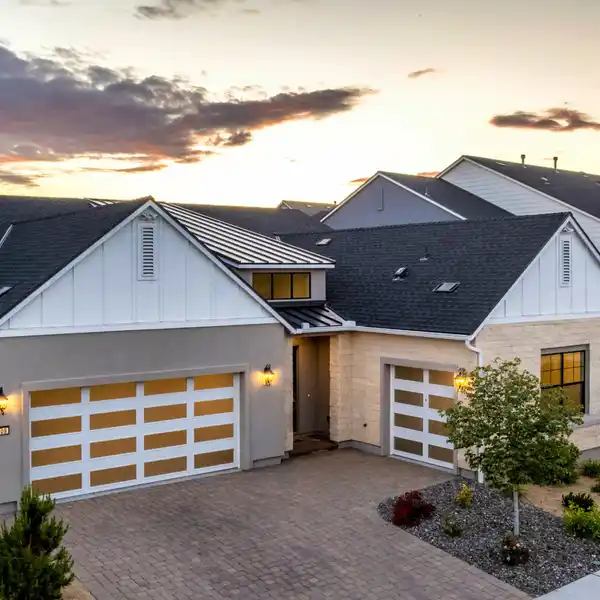 EFFORTLESS ELEGANCE MEETS RESORT-STYLE AMENITIES