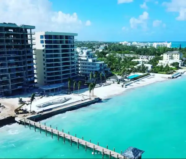 LUXURY LIVING AT AQUALINA