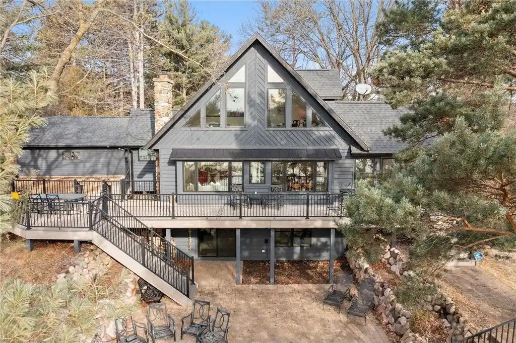Beautifully Renovated Chalet-style Cabin on Beaver Dam Lake