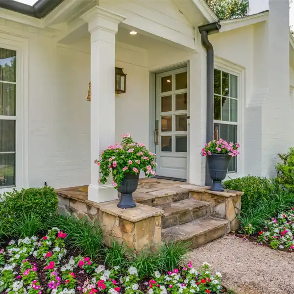 HIGHLAND PARK WEST COTTAGE WITH POOL
