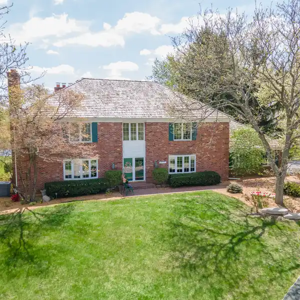 STUNNING ALL-BRICK LAKEFRONT HOME