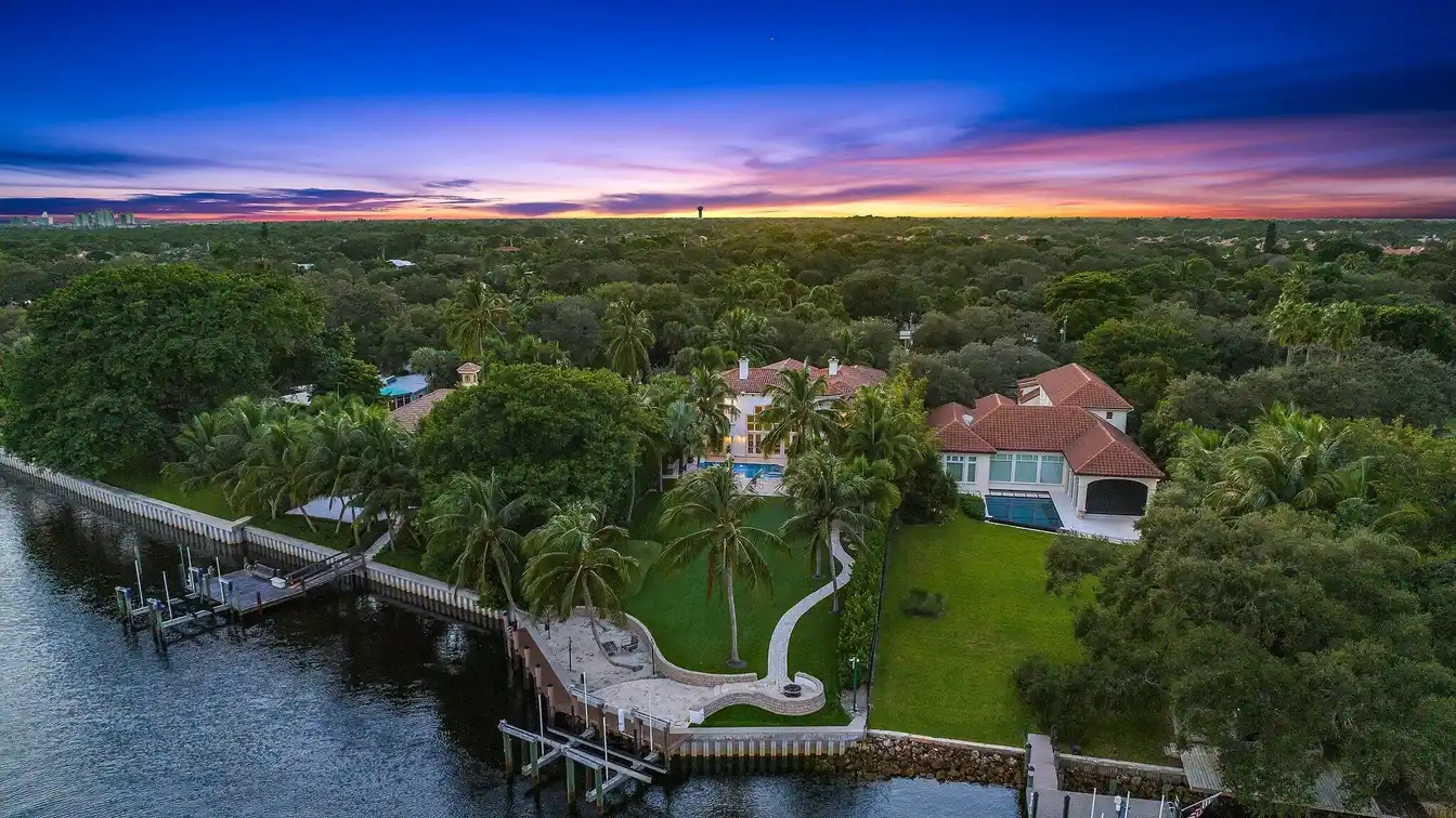 Gated Direct Intracoastal Property