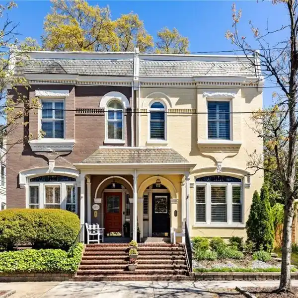 METICULOUSLY CARED FOR AND ELEGANT FAN HOME