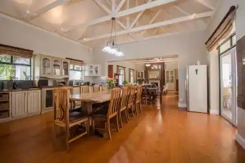 Family Home in L'hermitage Paradyskloof