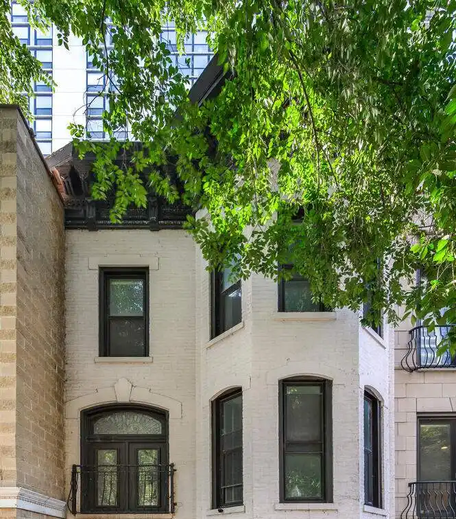 Marvelous Turn-of-the-century Gold Coast Rowhome