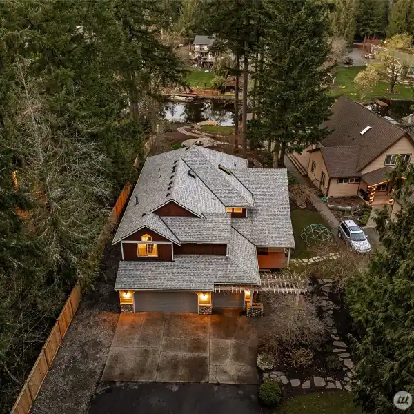 CUSTOM HOME WITH DIRECT LAKE SAWYER ACCESS