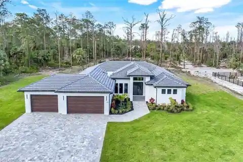 Luxurious Brand New Home