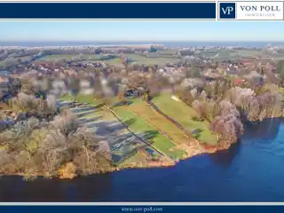 Spacious Property in Exclusive Lakeside Location