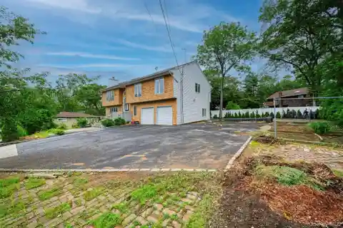Extraordinary Home Blending Luxury and Comfort
