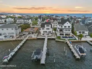 Spectacular Green Island Bayfront Retreat with Private Pier