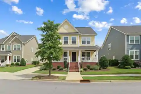 Prime Location in Coveted Hollingsworth Park