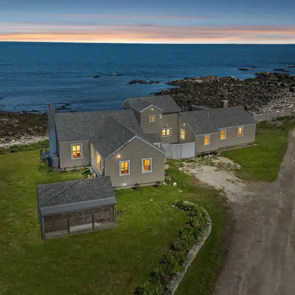 TIMELESS NEW ENGLAND COASTAL RETREAT