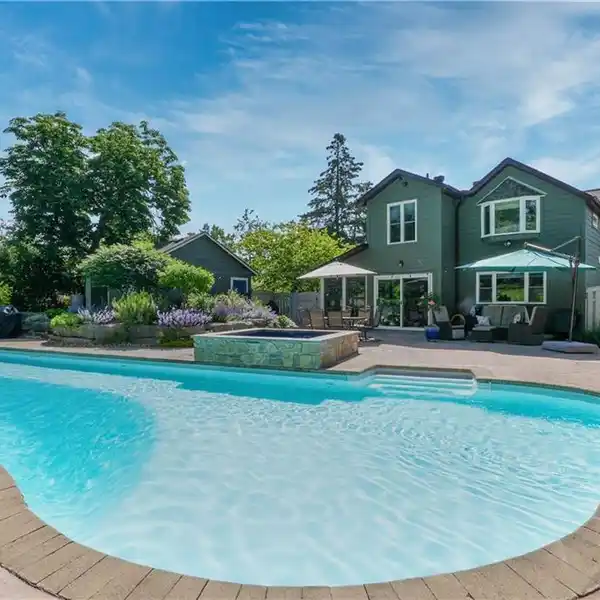 UPDATE HOME IN THE HEART OF BARRIE