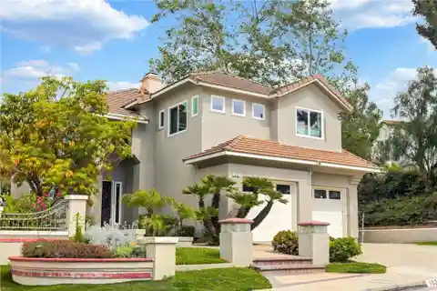 Updated Open-plan Home with Beautiful Views