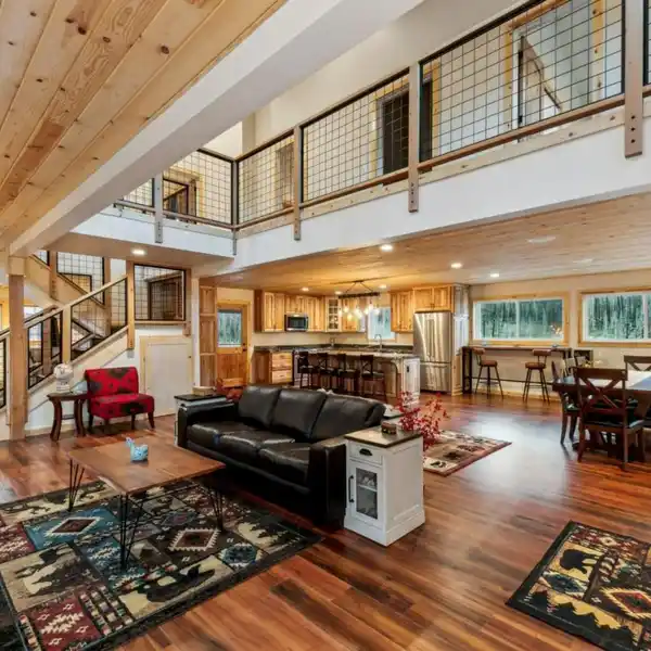 ADVENTURE-READY HOME NEAR ECHO LAKES