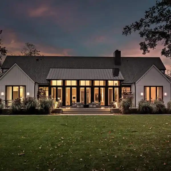 ELEGANT ORGANIC FLOW DESIGNED FOR ENTERTAINING