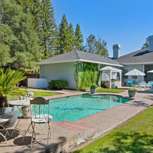 SINGLE-STORY LUXURY HOME NEAR FOLSOM LAKE