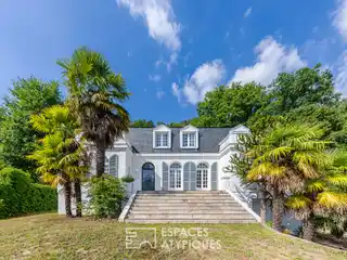 Serene Wooded Retreat with Bright, Open Interiors