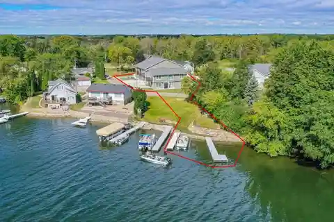 Versatile Retreat on Lake Tichigan