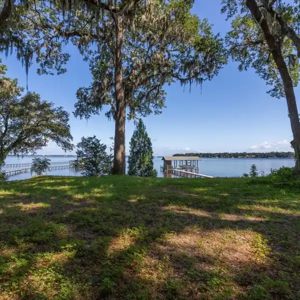 RIVERFRONT IN THE HEART OF MANDARIN