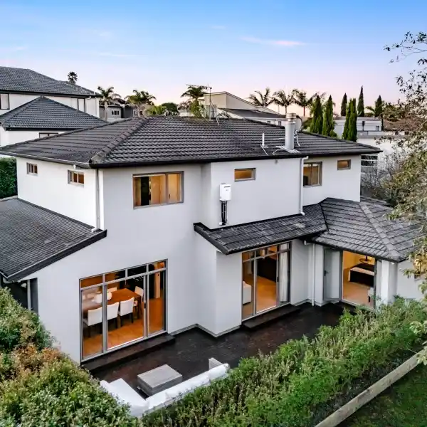 SUNLIT SANCTUARY OVERLOOKING CROSSFIELD RESERVE
