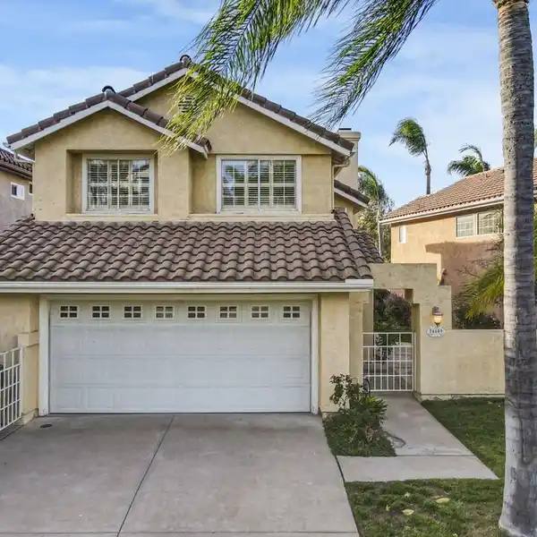 LUXURY AND COMFORT IN CALABASAS HILLS ESTATES