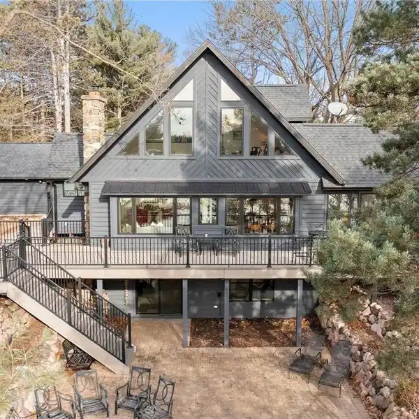 BEAUTIFULLY RENOVATED CHALET-STYLE CABIN ON BEAVER DAM LAKE