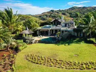 Sumptuous Villa Located in the Prestigious Villas Valriches Estate