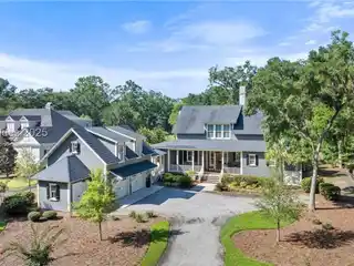 Enchanting Oldfield Home