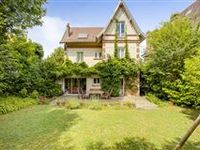 CHARMING PROPERTY SET ON LOVELY LUSH GROUNDS