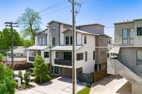 Gorgeous Three-story Townhome in Oak Lawn